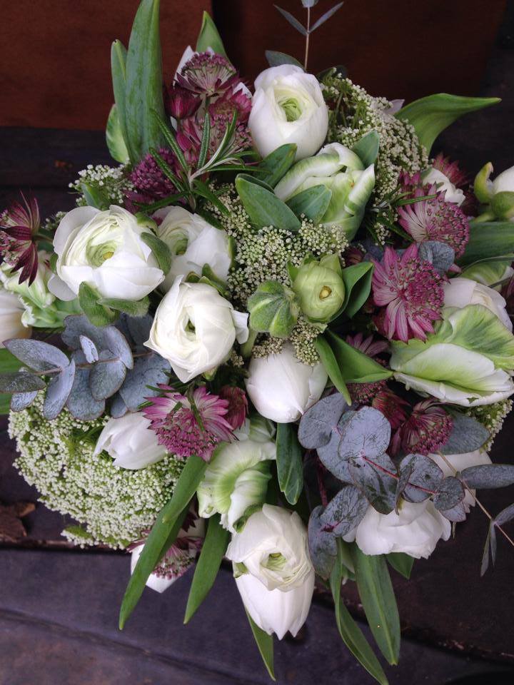 Wiltshire wedding florist Young Blooms